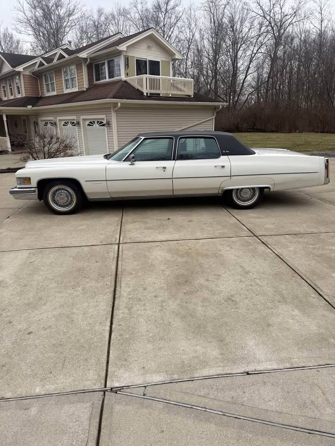 Cadillac-Brougham-1976-white-67953-1