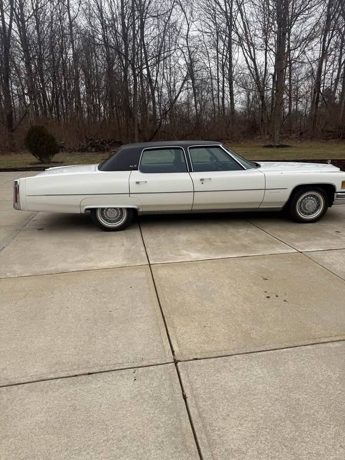 Cadillac-Brougham-1976-white-67953-3