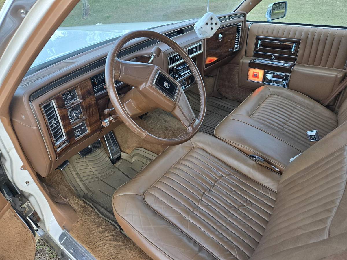 Cadillac-Brougham-1989-95201-5