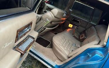 Cadillac-Brougham-Berline-1986-Blue-Tan-128748-4