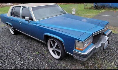 Cadillac Brougham Berline 1986 à vendre