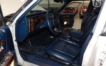 Cadillac-Brougham-Berline-1988-White-Blue-56647-6