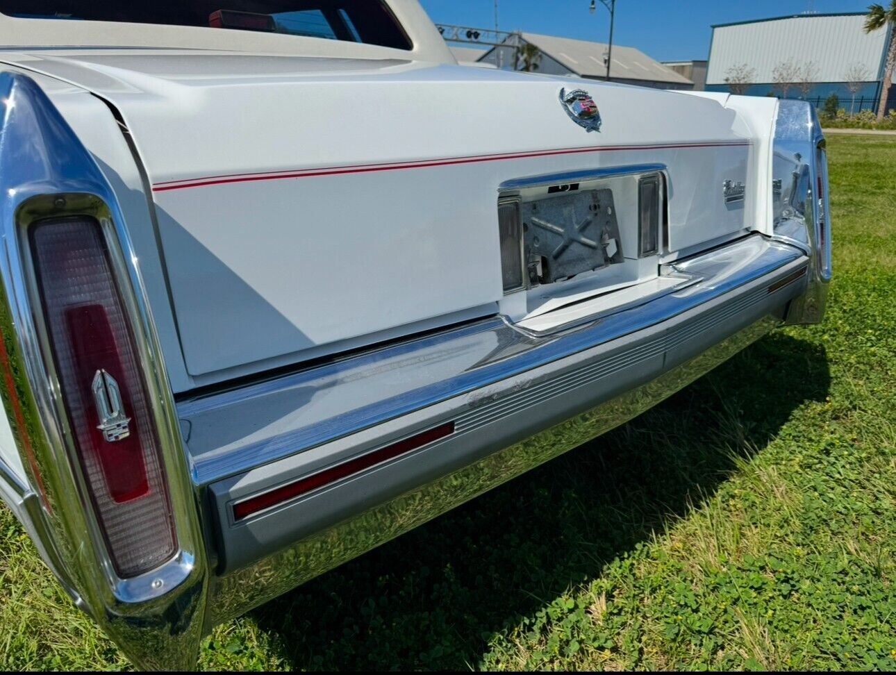 Cadillac-Brougham-Berline-1991-White-Red-206661-12