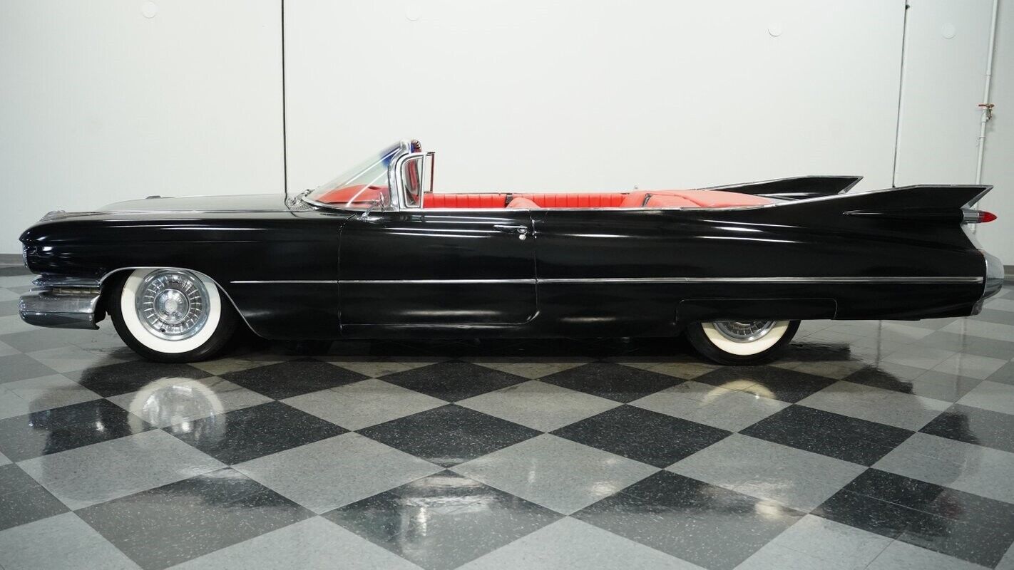 Cadillac-Convertible-Cabriolet-1959-Black-Red-0-2