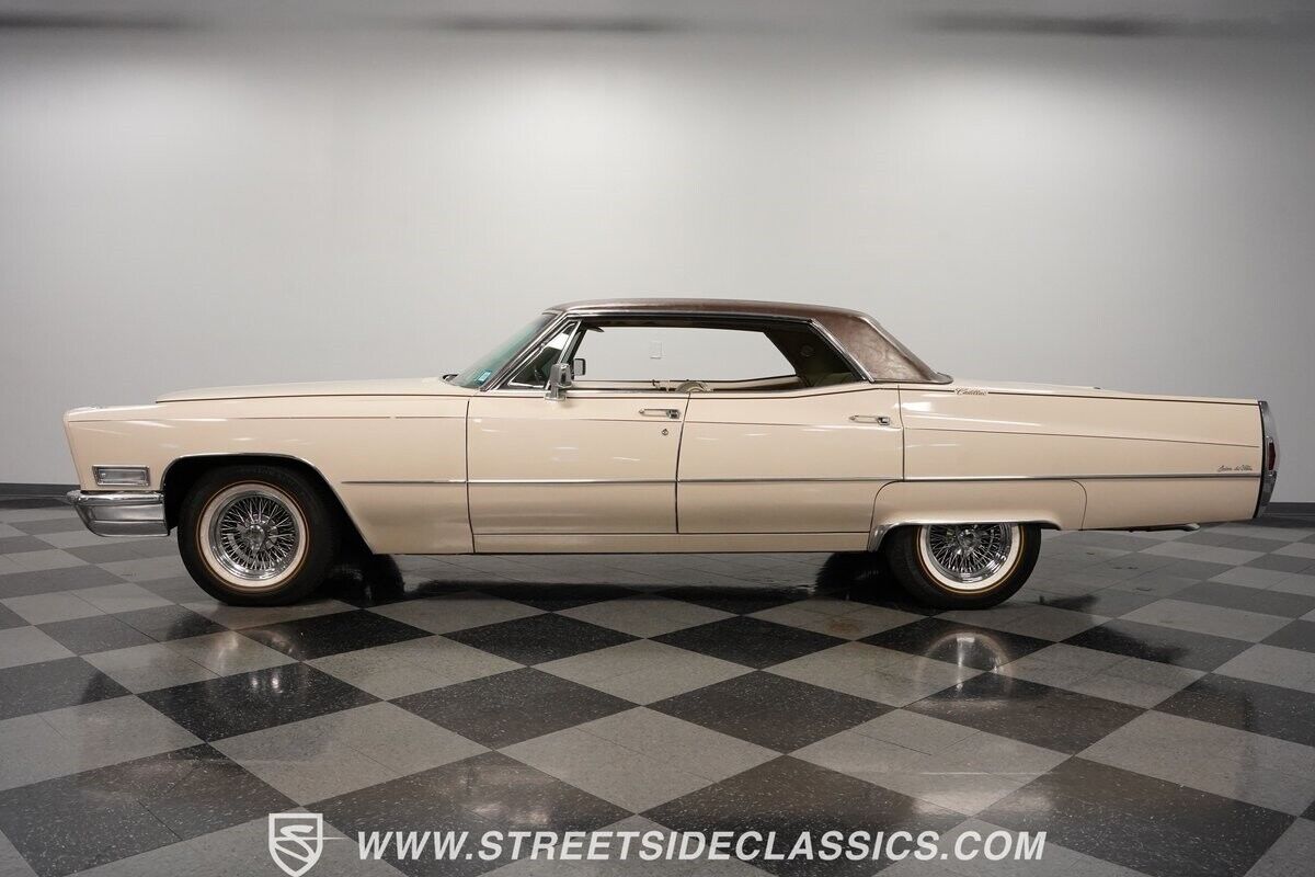 Cadillac-DeVille-1968-Sudan-Beige-Beige-149922-2