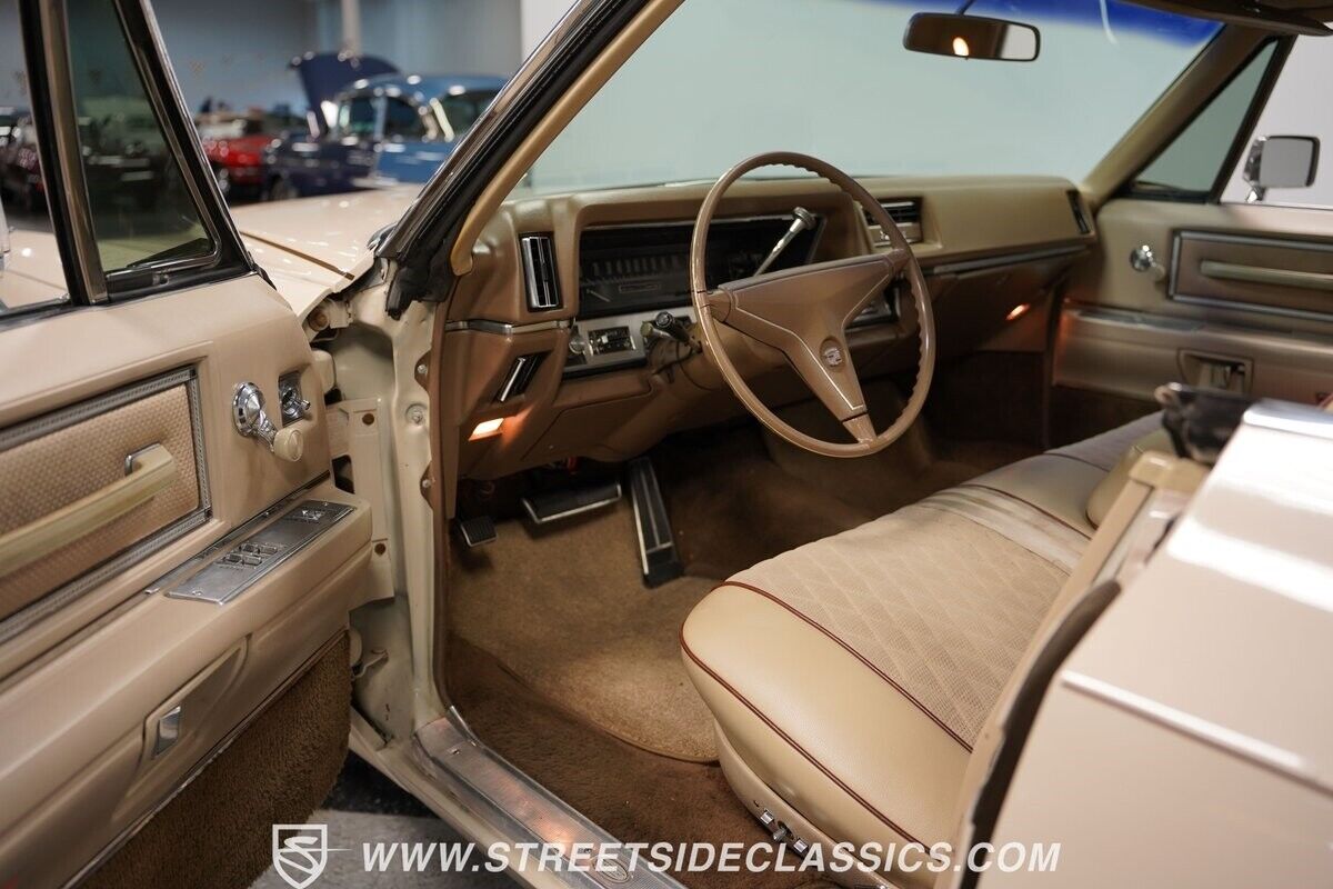 Cadillac-DeVille-1968-Sudan-Beige-Beige-149922-4