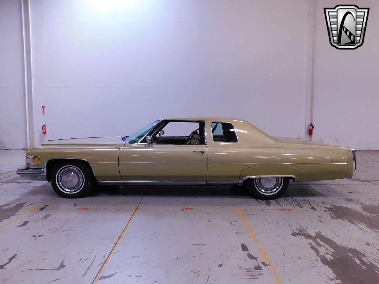 Cadillac-DeVille-1975-Gold-Green-53194-2