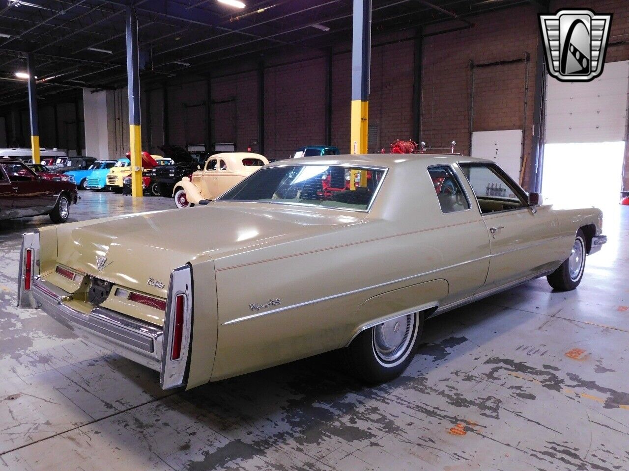 Cadillac-DeVille-1975-Gold-Green-53194-5