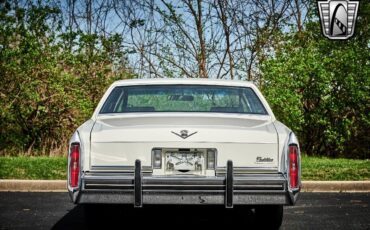 Cadillac-DeVille-1984-White-Blue-23149-4