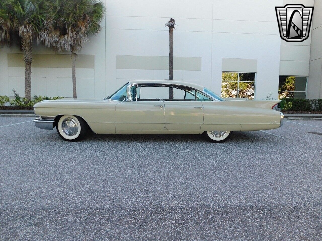 Cadillac-DeVille-Berline-1960-Beaumont-Beige-Persian-sand-76560-5