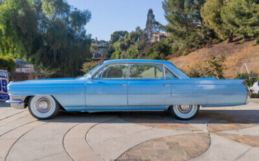 Cadillac-DeVille-Berline-1964-Blue-White-58665-2