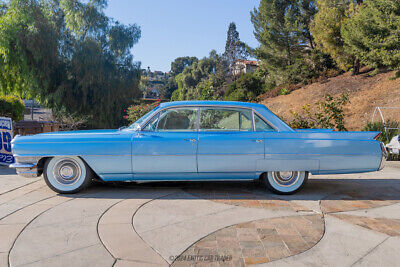 Cadillac-DeVille-Berline-1964-Blue-White-58665-2