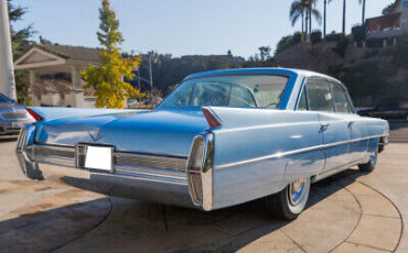 Cadillac-DeVille-Berline-1964-Blue-White-58665-7