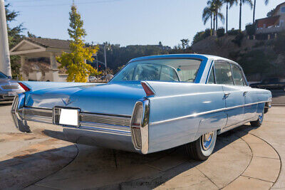 Cadillac-DeVille-Berline-1964-Blue-White-58665-7