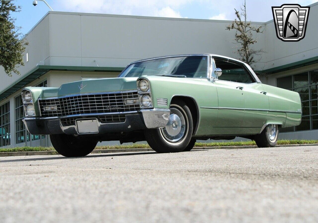 Cadillac-DeVille-Berline-1967-Green-Black-88705-2