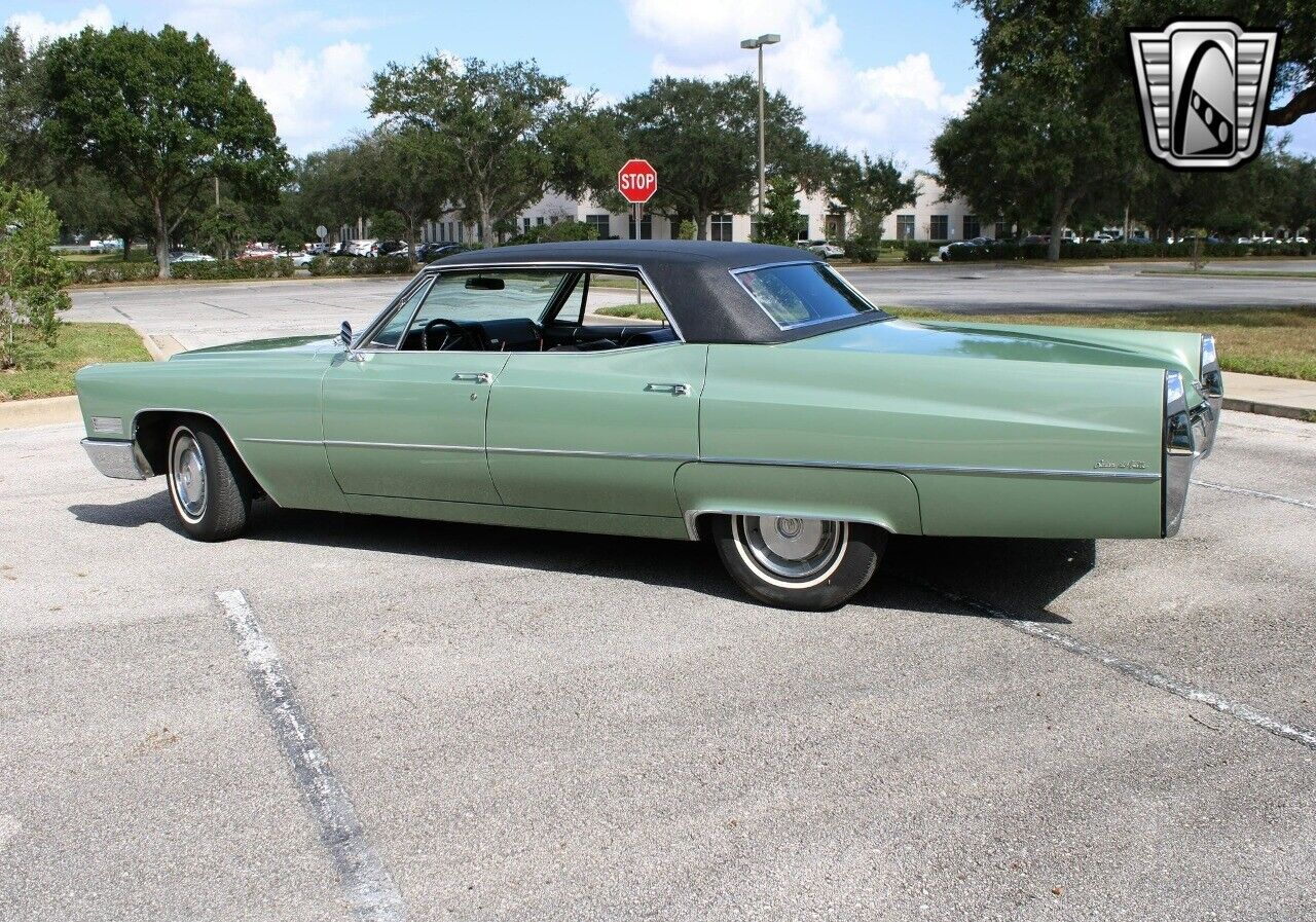 Cadillac-DeVille-Berline-1967-Green-Black-88705-5