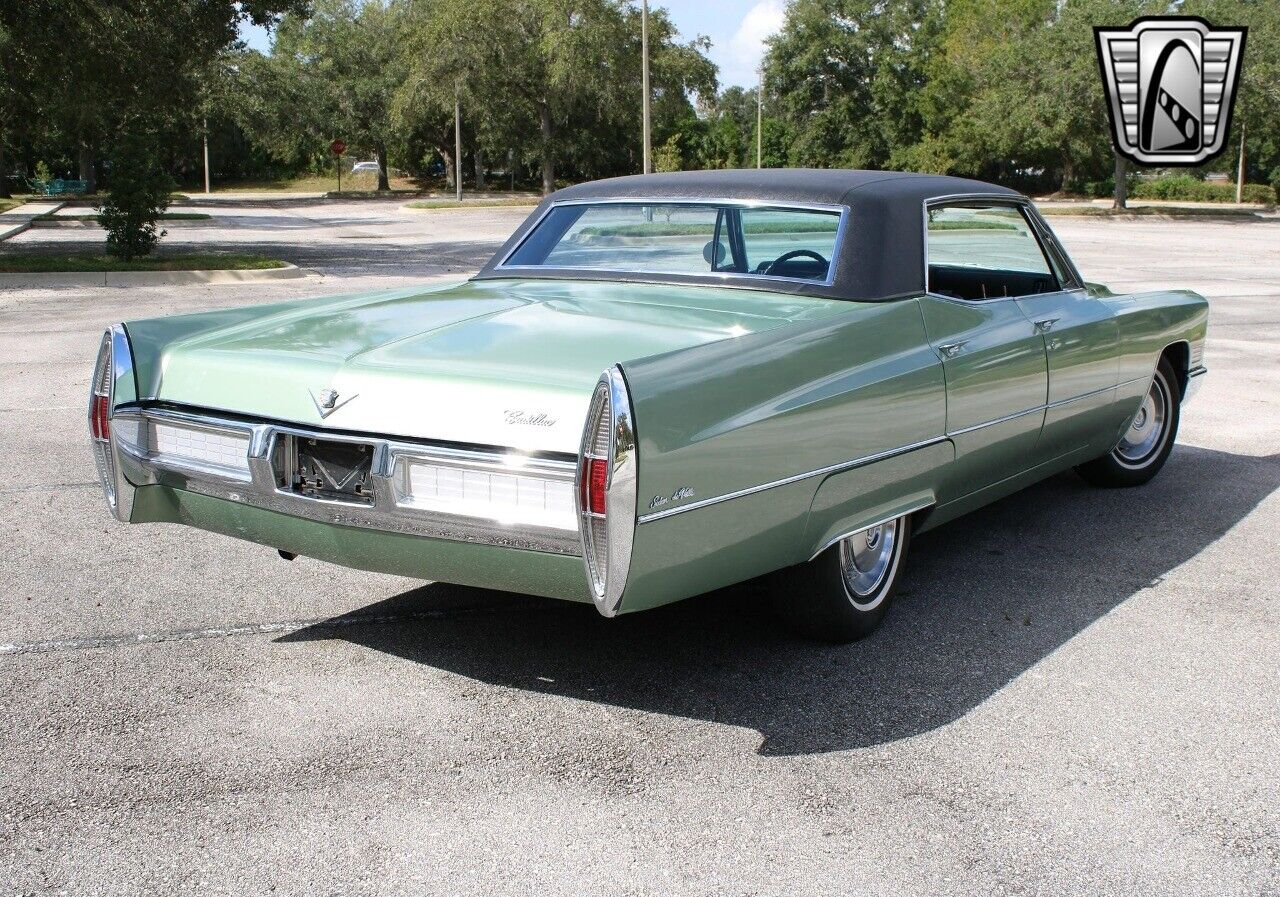 Cadillac-DeVille-Berline-1967-Green-Black-88705-7