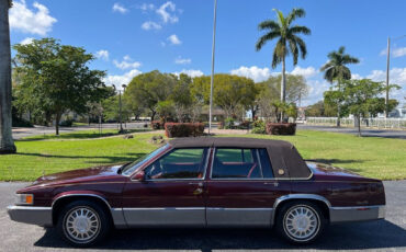 Cadillac-DeVille-Berline-1990-Burgundy-Red-125382-4