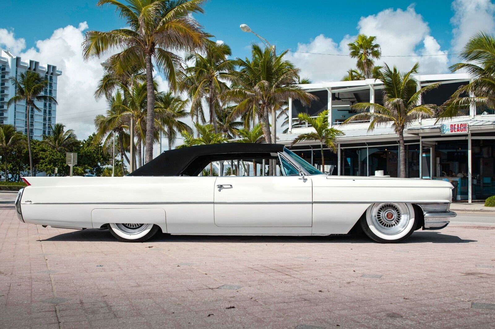 Cadillac-DeVille-Cabriolet-1964-White-White-3219-32