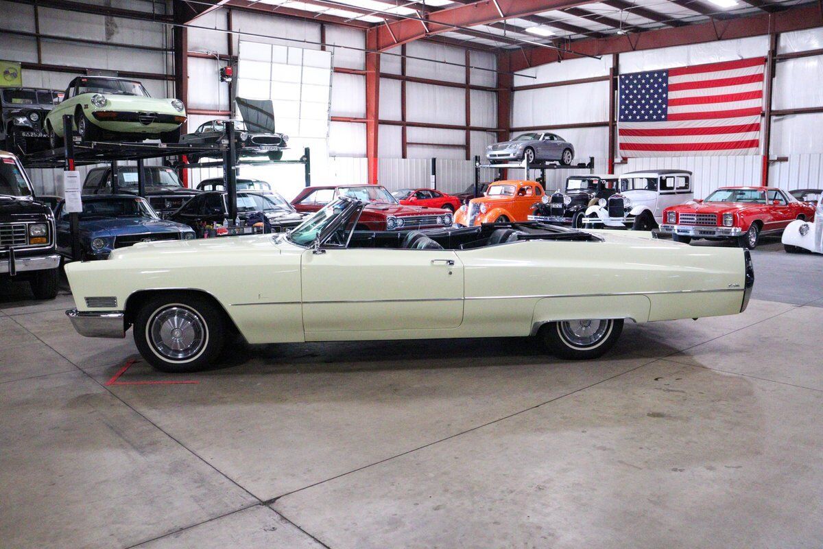 Cadillac-DeVille-Cabriolet-1967-Persian-Ivory-Black-45651-3