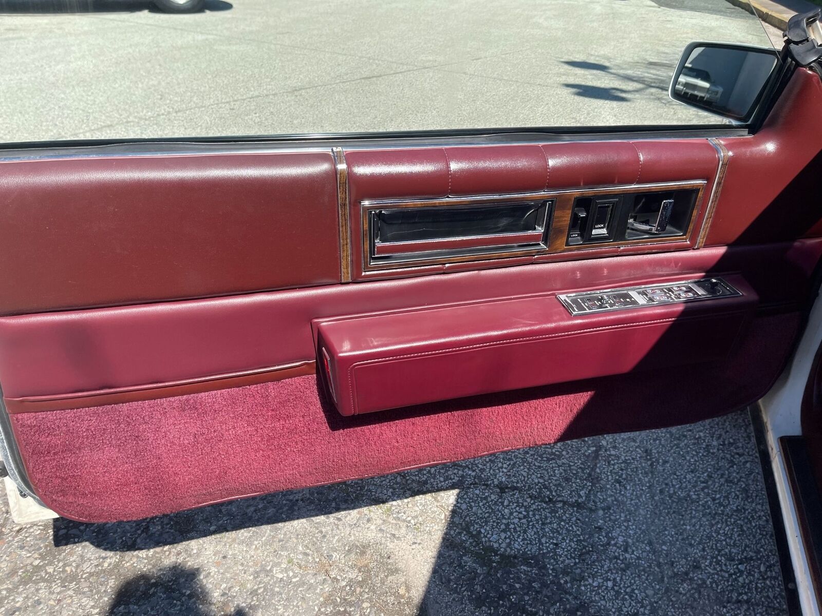 Cadillac-DeVille-Cabriolet-1988-White-Red-102480-17