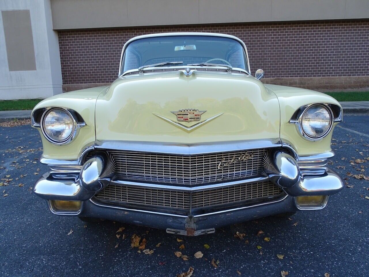 Cadillac-DeVille-Coupe-1956-Yellow-Gold-95811-9