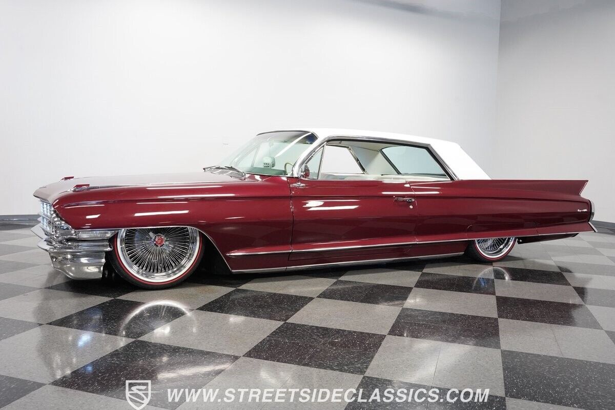 Cadillac-DeVille-Coupe-1962-Burgundy-White-771-6