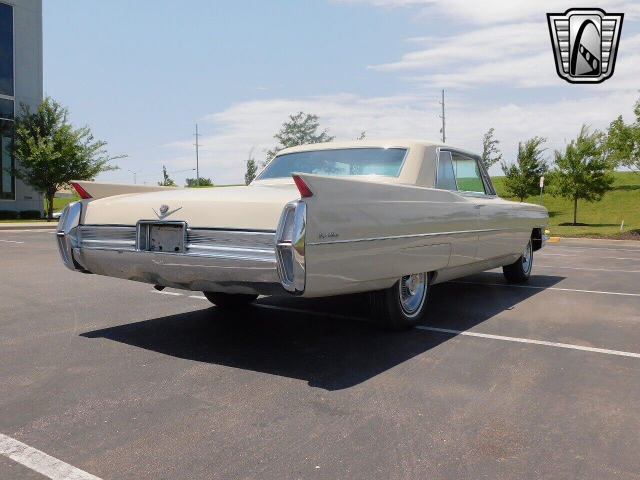 Cadillac-DeVille-Coupe-1964-Bahama-Sand-Tan-20321-5