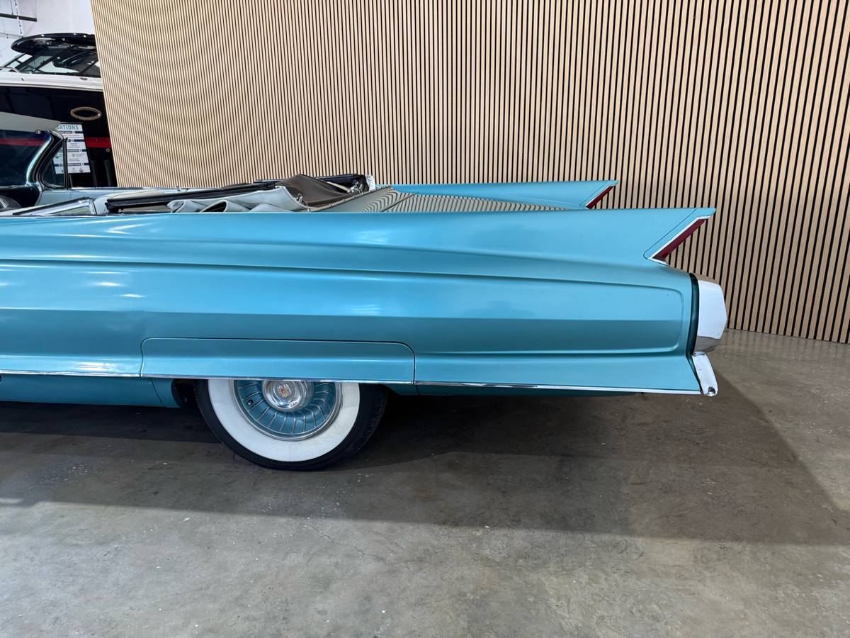 Cadillac-Deville-1962-blue-9584-23