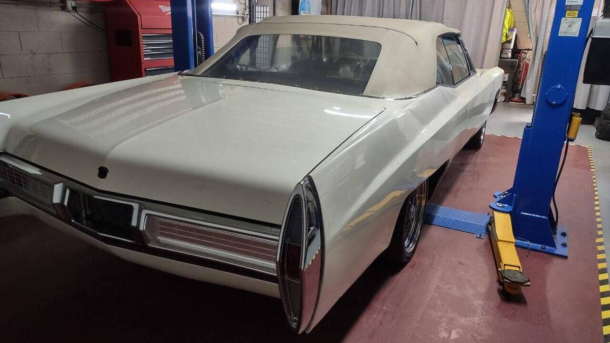 Cadillac-Deville-1967-white-96560-21