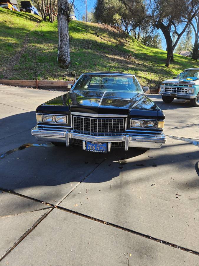 Cadillac-Deville-1976-black-139417-1