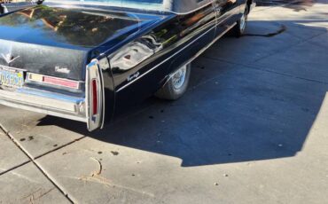 Cadillac-Deville-1976-black-139417-10