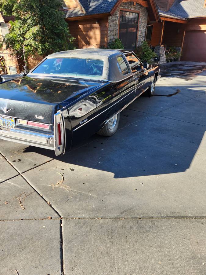 Cadillac-Deville-1976-black-139417-10