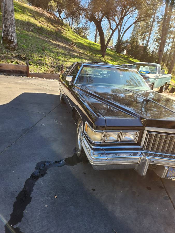 Cadillac-Deville-1976-black-139417-3