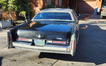 Cadillac-Deville-1976-black-139417-4