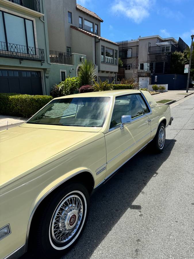 Cadillac-Eldorado-1982-yellow-48280-5