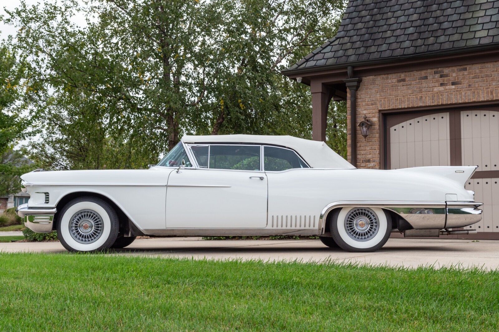 Cadillac-Eldorado-Cabriolet-1958-White-Red-85295-15