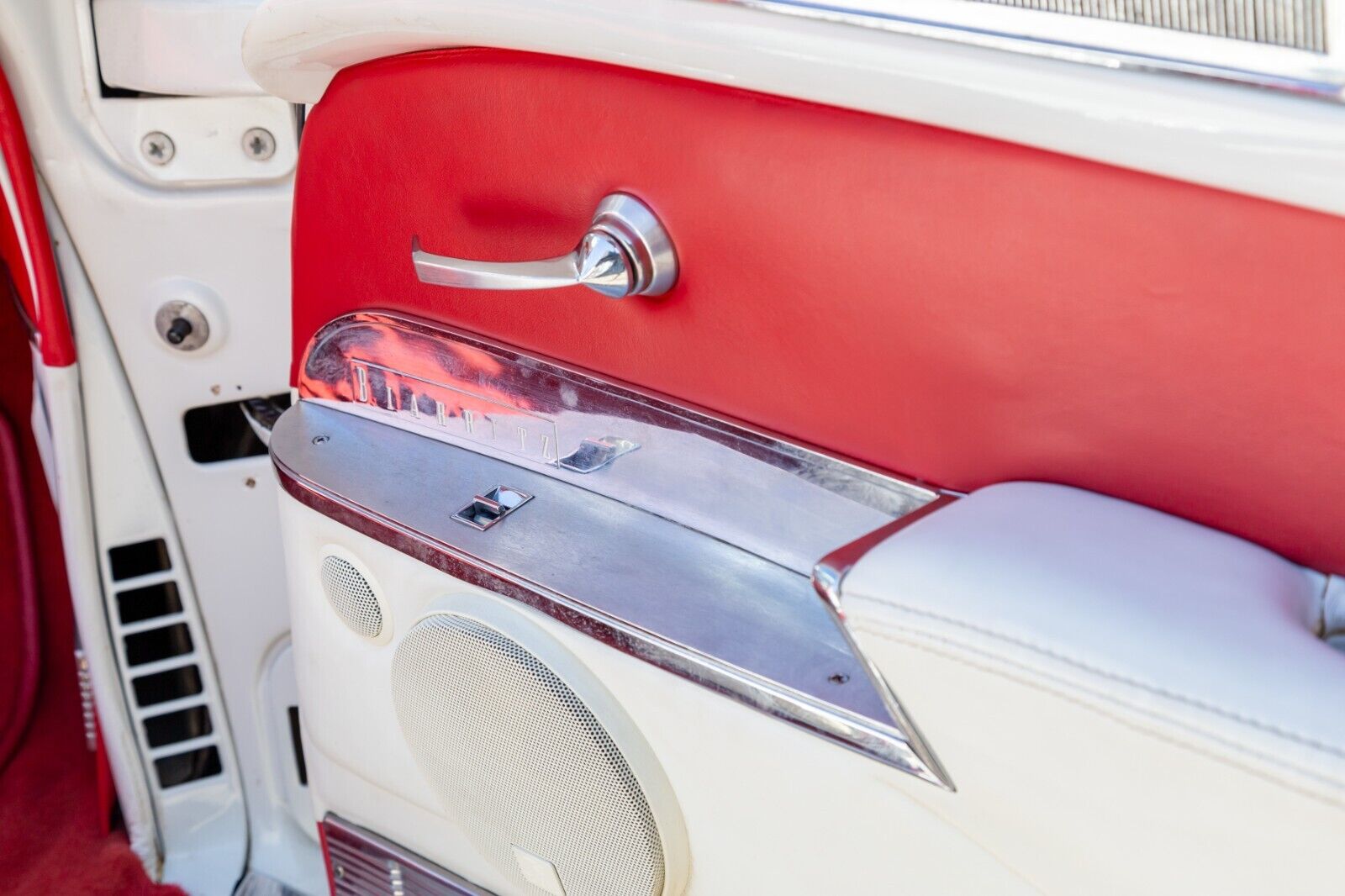 Cadillac-Eldorado-Cabriolet-1958-White-Red-85295-26