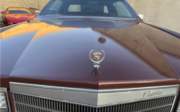 Cadillac-Eldorado-Coupe-1982-maroon-w-stainless-roof-Red-135185-2