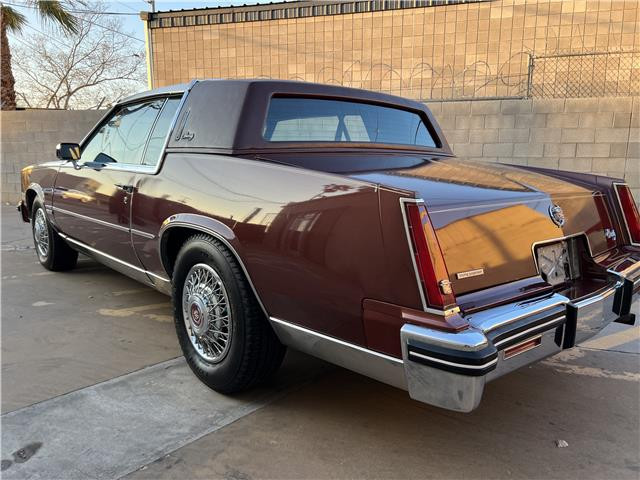 Cadillac-Eldorado-Coupe-1982-maroon-w-stainless-roof-Red-135185-4