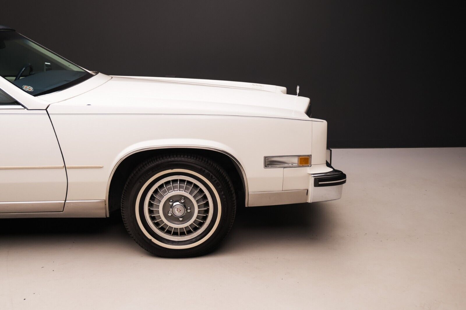 Cadillac-Eldorado-Coupe-1984-White-Blue-46671-39