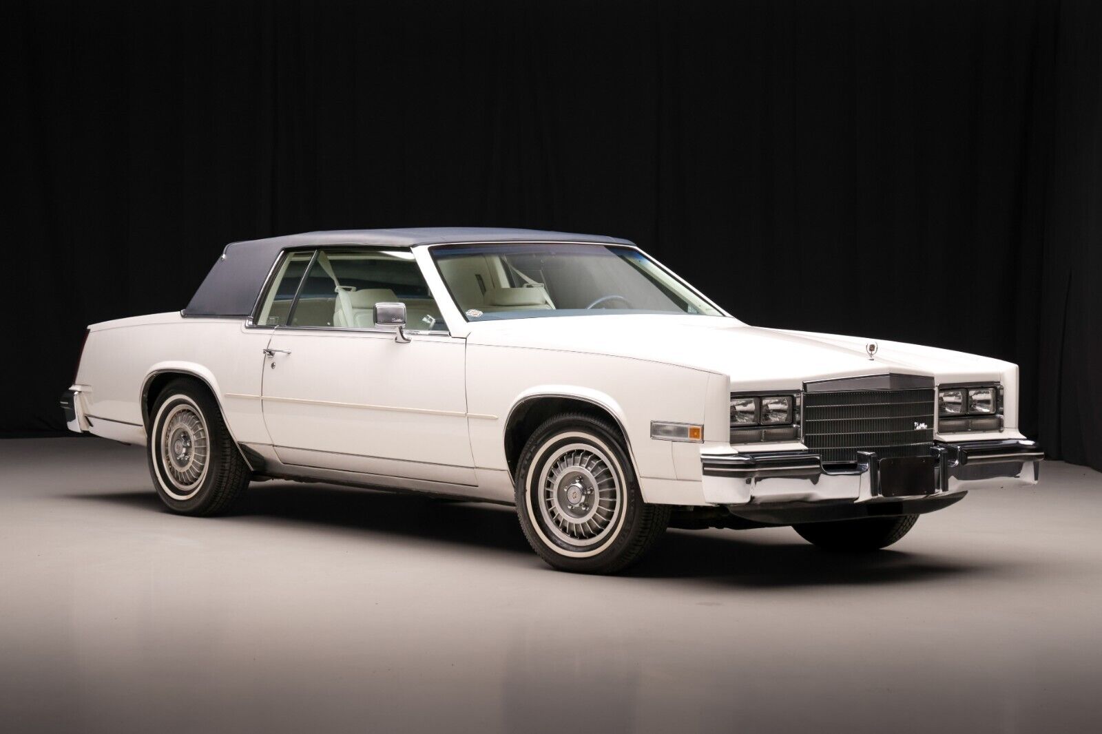 Cadillac-Eldorado-Coupe-1984-White-Blue-46671-6