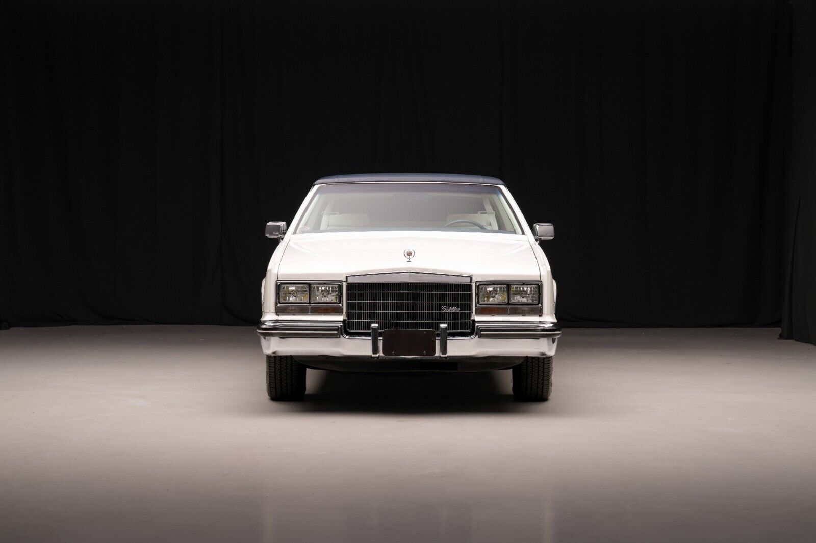 Cadillac-Eldorado-Coupe-1984-White-Blue-46671-7