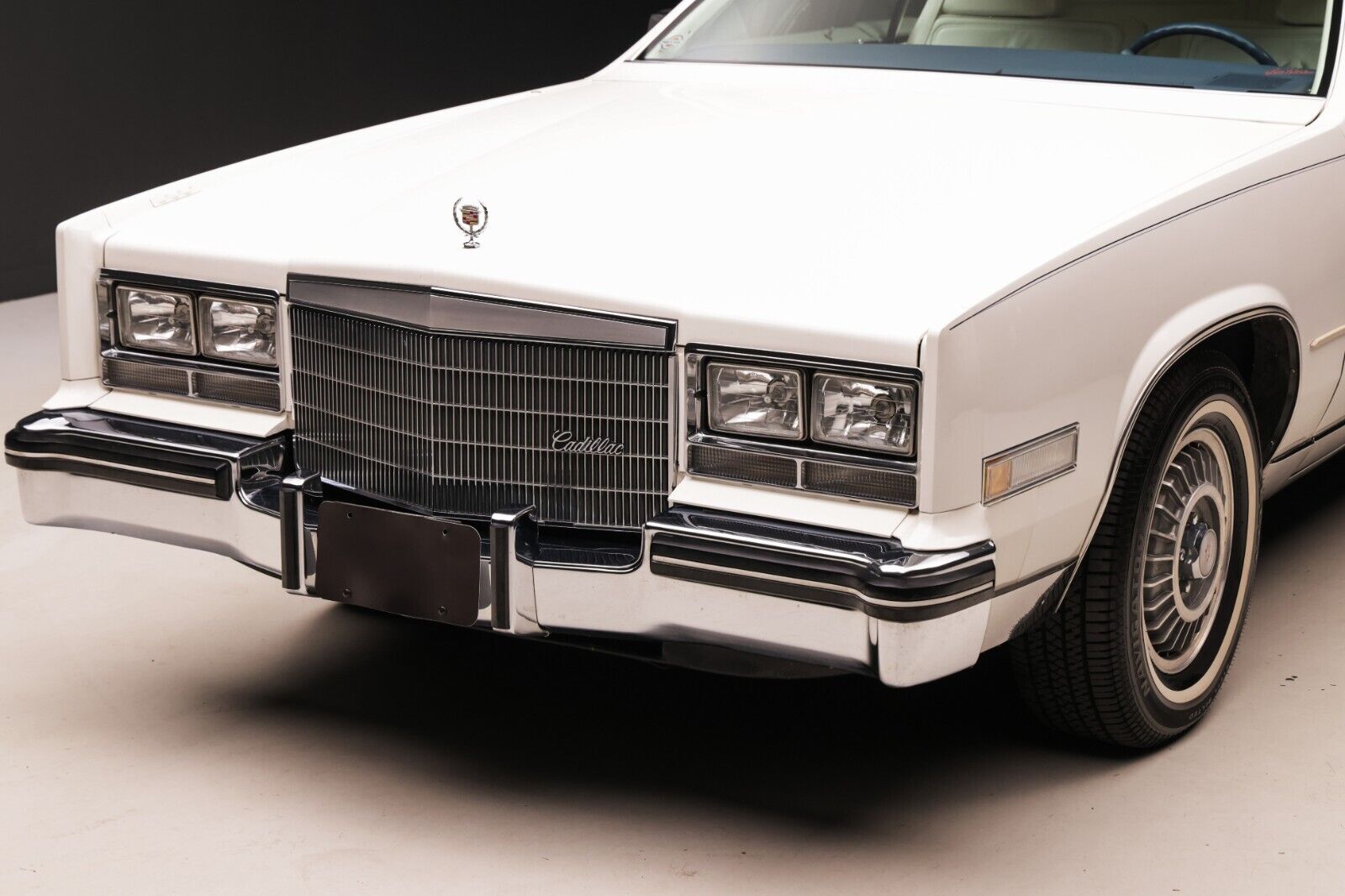 Cadillac-Eldorado-Coupe-1984-White-Blue-46671-8