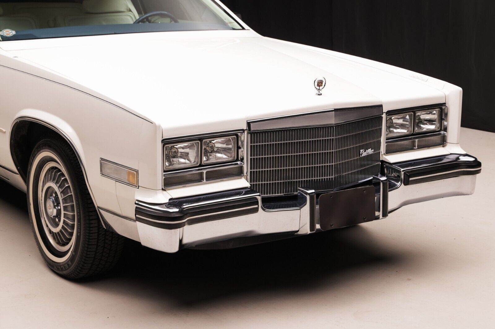 Cadillac-Eldorado-Coupe-1984-White-Blue-46671-9