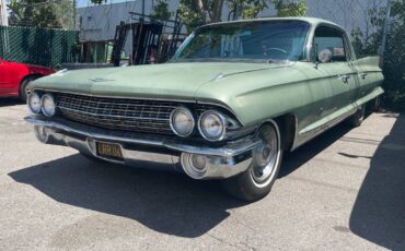 Cadillac-Fleetwood-1961-151278-2