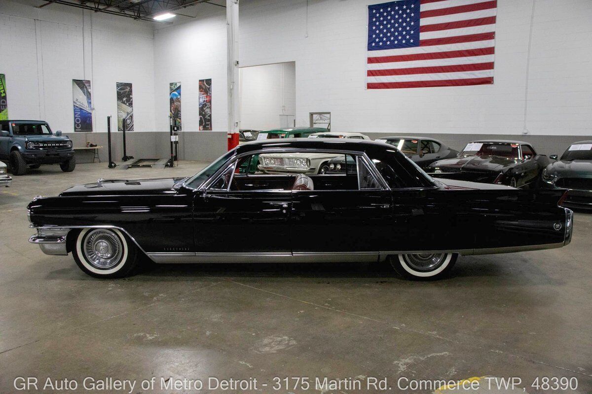 Cadillac-Fleetwood-1963-Black-Red-141577-2