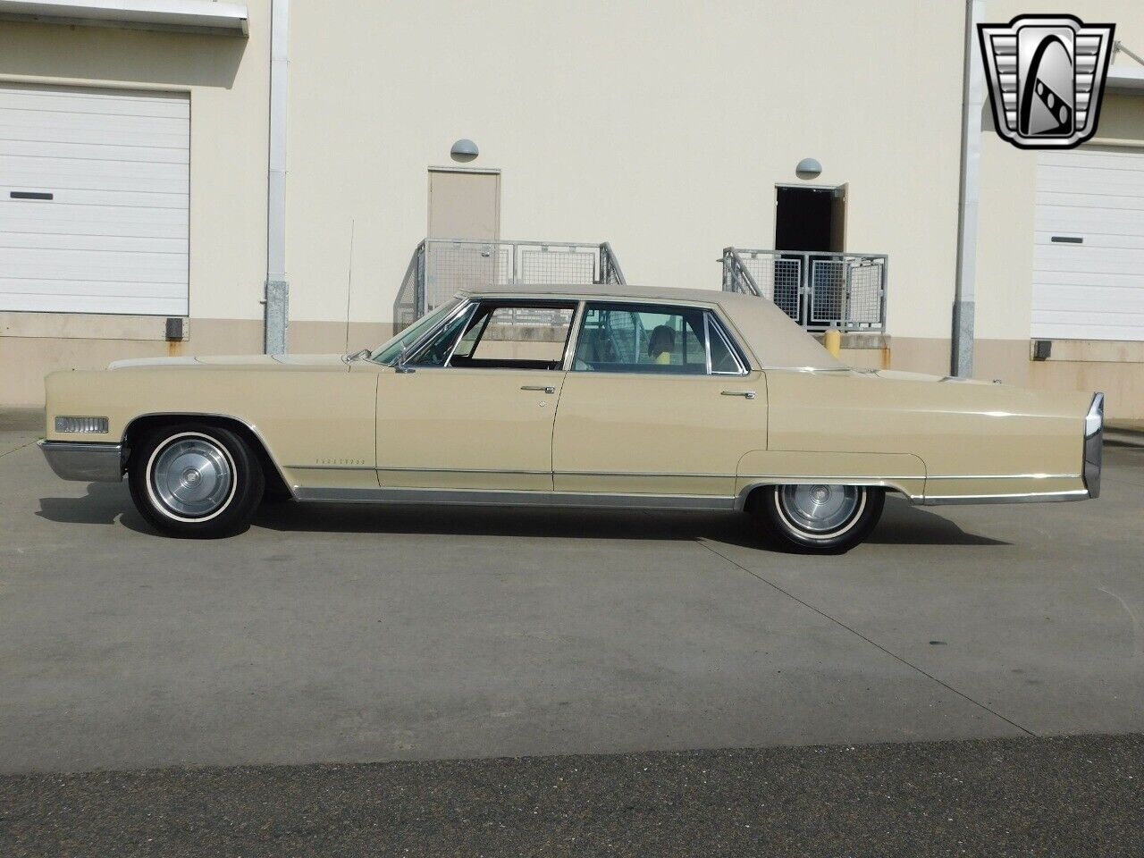 Cadillac-Fleetwood-1966-Sandalwood-Tan-76698-5