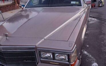 Cadillac-Fleetwood-1984-brown-96560-3