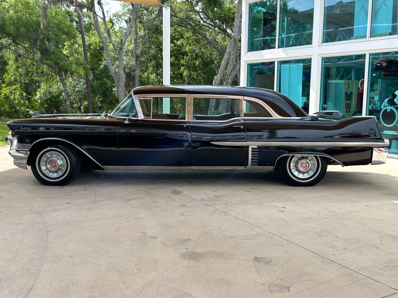 Cadillac-Fleetwood-Berline-1957-Black-Black-125696-10